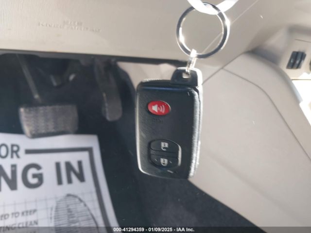 JTDZN3EU9FJ020966 Toyota PRIUS V