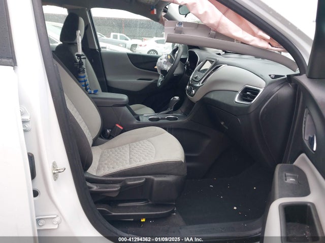 3GNAXHEV3KS581645 Chevrolet EQUINOX LS