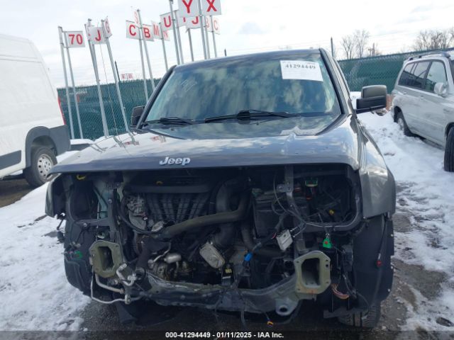 1C4NJRFB5GD558364 Jeep Patriot Latitude