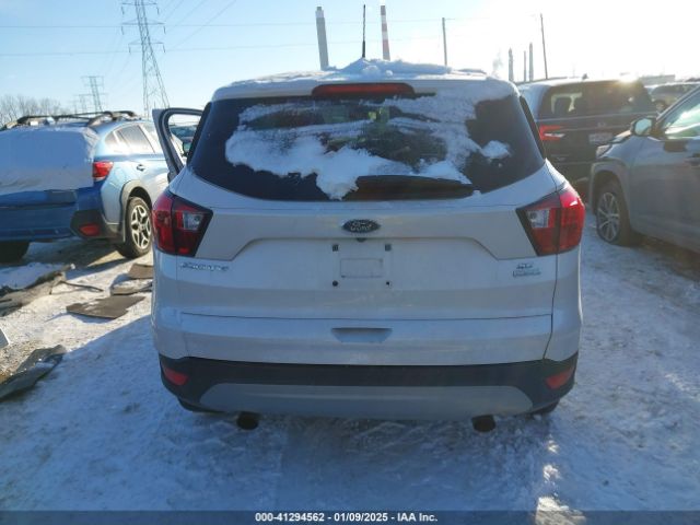 1FMCU0GD2KUA51890 Ford ESCAPE SE