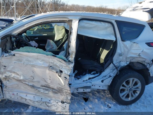 1FMCU0GD2KUA51890 Ford ESCAPE SE