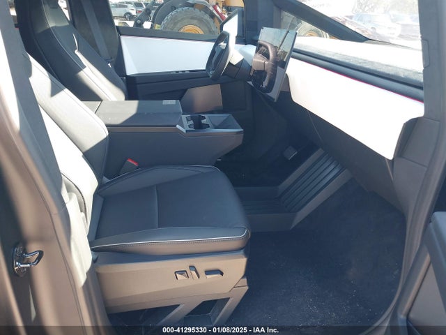 2024 TESLA CYBERTRUCK 7G2CEHEE8RA020684 Photo 4