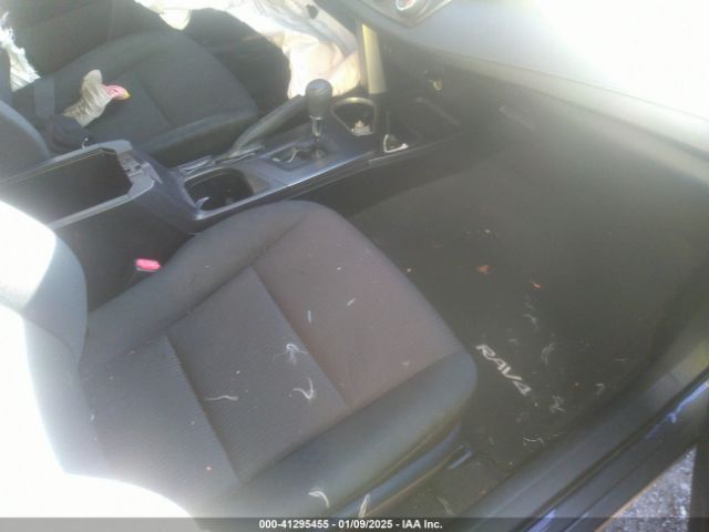 JTMZFREV7GJ063518 Toyota RAV4 LE