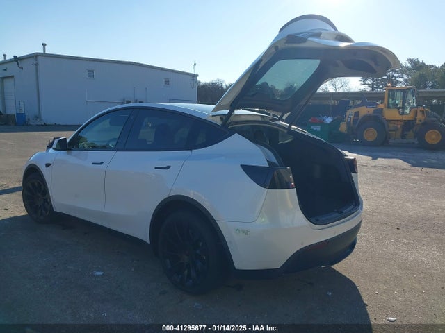 2021 TESLA MODEL Y 5YJYGDEEXMF149226 Photo 2