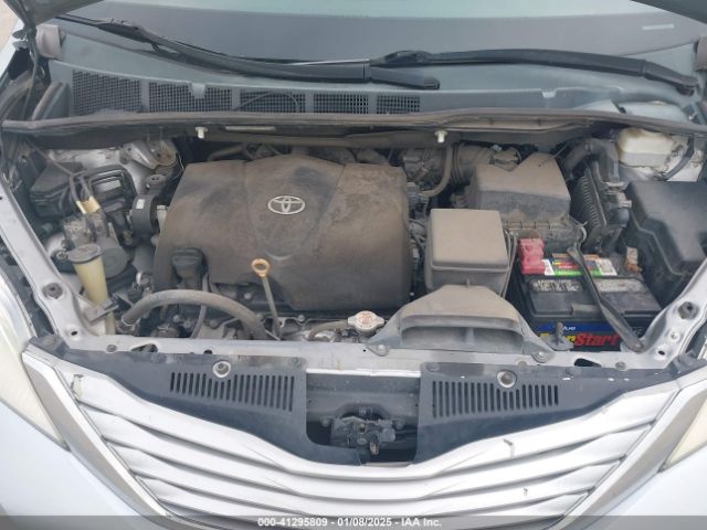 5TDKZ3DCXHS798164 Toyota Sienna Le 8 Passenger