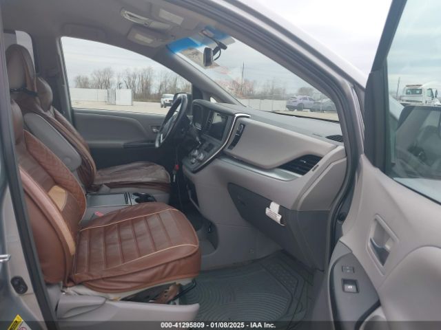 5TDKZ3DCXHS798164 Toyota Sienna Le 8 Passenger