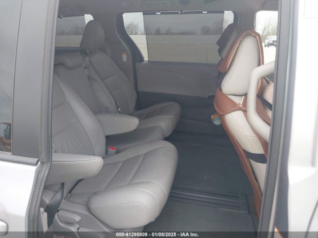 5TDKZ3DCXHS798164 Toyota Sienna Le 8 Passenger