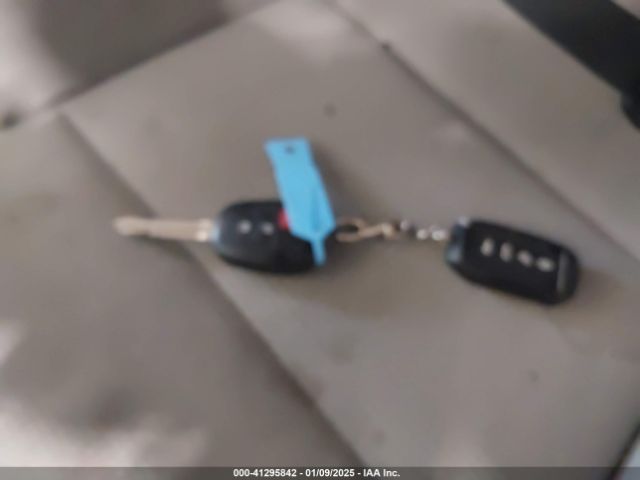 2T3RFREVXJW705500 Toyota Rav4 Xle