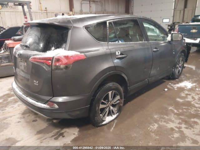 2T3RFREVXJW705500 Toyota Rav4 Xle