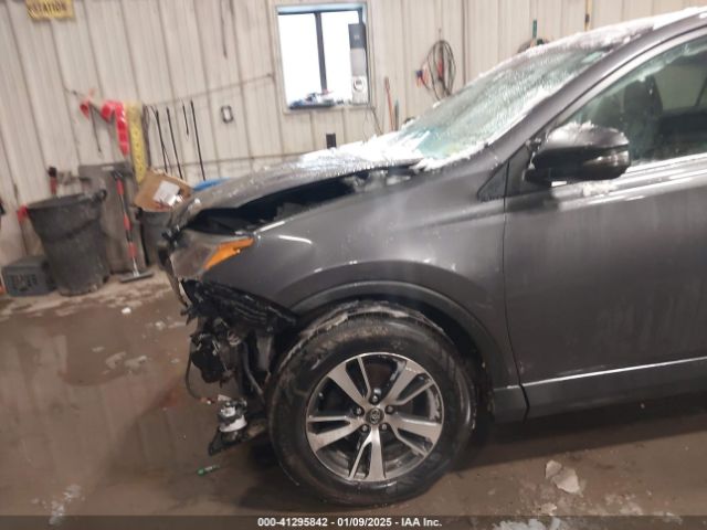 2T3RFREVXJW705500 Toyota Rav4 Xle
