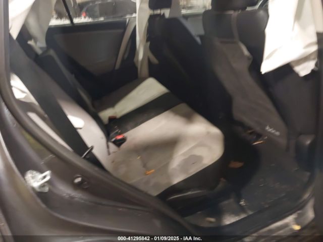 2T3RFREVXJW705500 Toyota Rav4 Xle