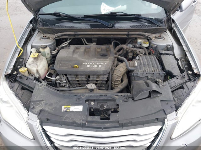 Chrysler 200 LX 2014 1C3CCBAB4EN238075 Image 10