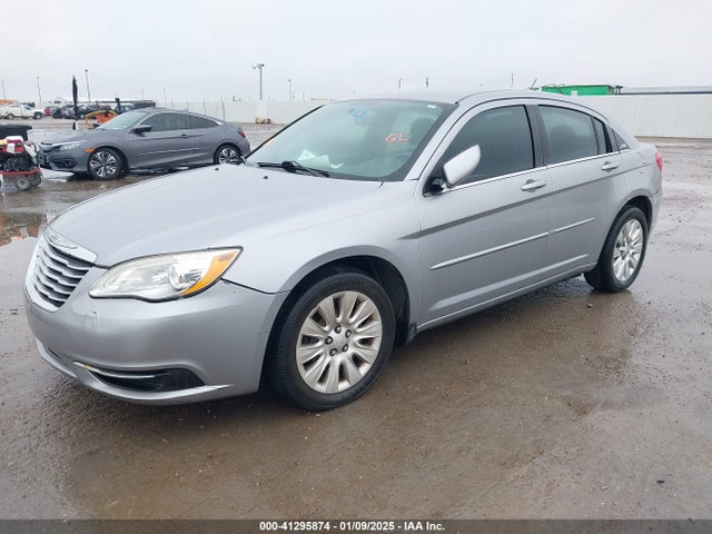 Chrysler 200 LX 2014 1C3CCBAB4EN238075 Image 2