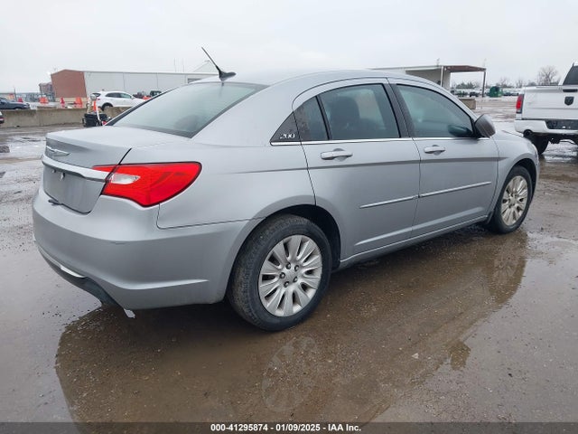 Chrysler 200 LX 2014 1C3CCBAB4EN238075 Image 4