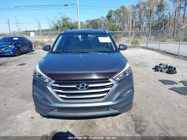KM8J33A45HU420349 Hyundai TUCSON SE