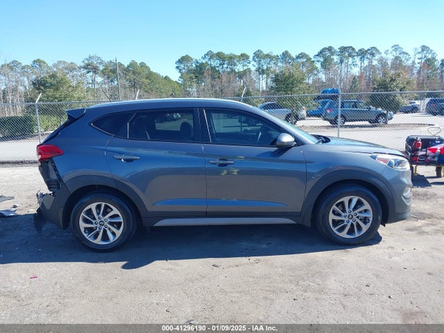 KM8J33A45HU420349 Hyundai TUCSON SE