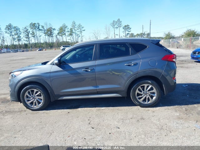 KM8J33A45HU420349 Hyundai TUCSON SE