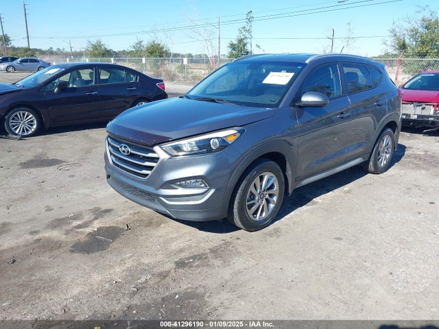 KM8J33A45HU420349 Hyundai TUCSON SE