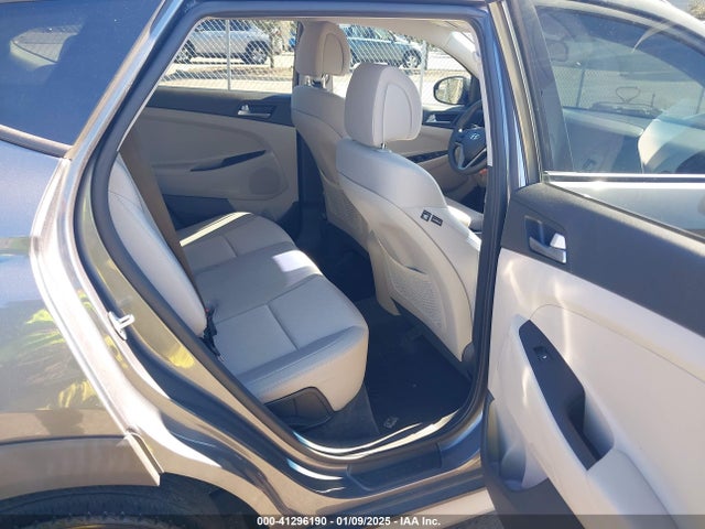 KM8J33A45HU420349 Hyundai TUCSON SE