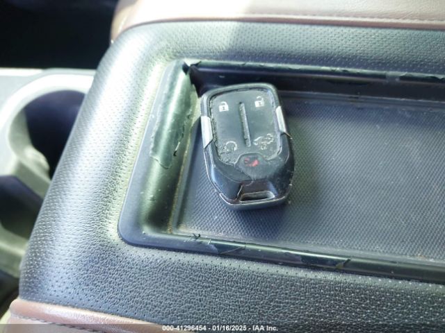 1GCUYHELXKZ323675 Chevrolet Silverado 1500 High Country