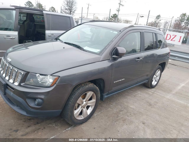 Jeep Compass Latitude 2016 1C4NJCEAXGD648311 Image 2