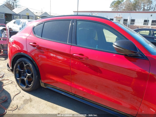 41296840 :رقم المزاد ، ZASPAKBN9R7D78295 vin ، 2024 Alfa Romeo Stelvio Competizione Awd مزاد بيع
