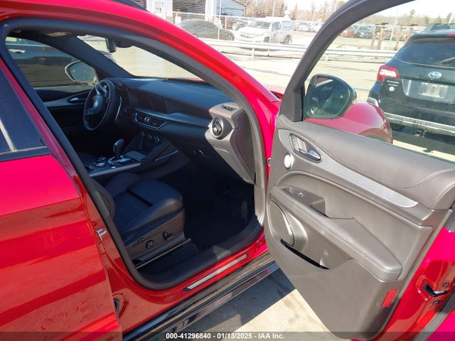 41296840 :رقم المزاد ، ZASPAKBN9R7D78295 vin ، 2024 Alfa Romeo Stelvio Competizione Awd مزاد بيع