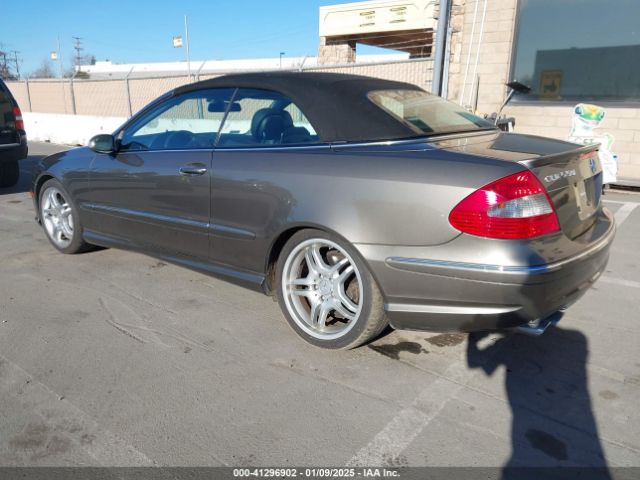2008 MERCEDES-BENZ CLK 550 WDBTK72GX8T091054 Photo 2