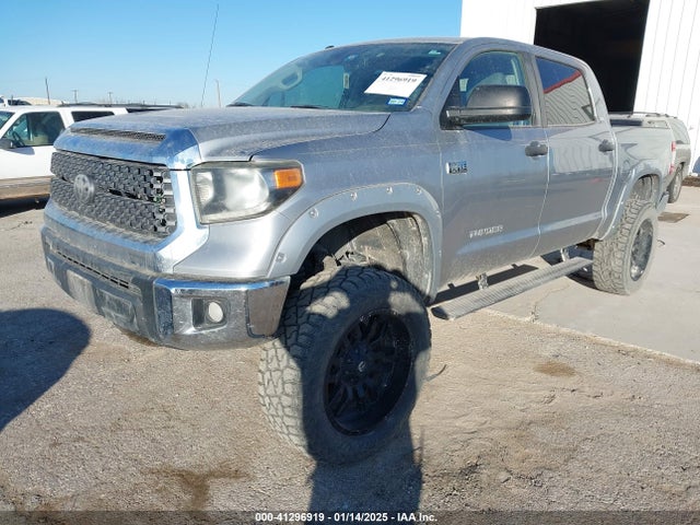 5TFDW5F10KX835054 Toyota Tundra Sr5 5.7l V8