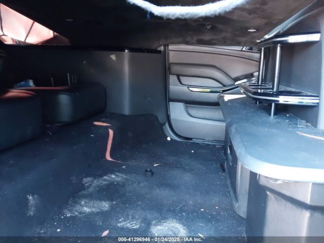 1GNSKHKCXHR300796 Chevrolet Suburban Lt