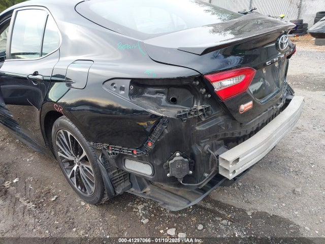 4T1B11HK4JU019707 Toyota CAMRY SE