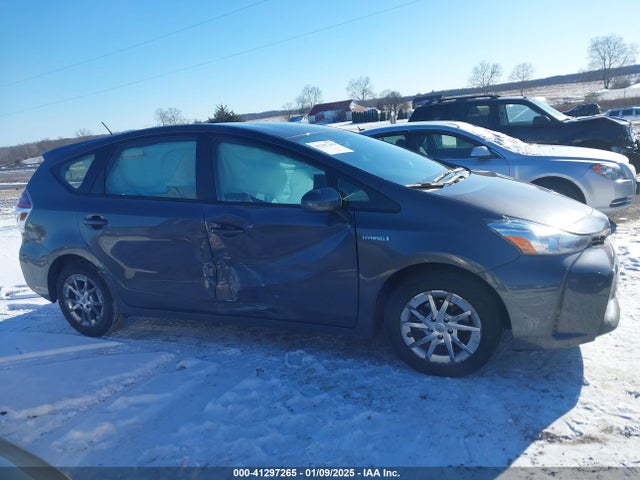Toyota Prius V Two 2016 JTDZN3EU9GJ052592 Image 13