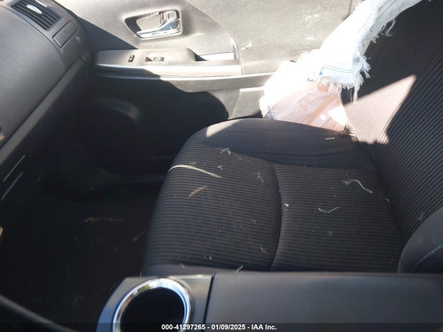 Toyota Prius V Two 2016 JTDZN3EU9GJ052592 Image 5