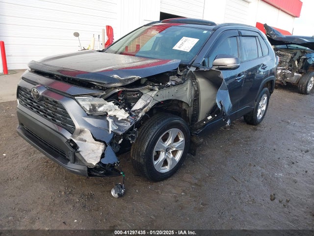 Toyota Rav4 Xle 2019 JTMW1RFV5KD037040 Image 2