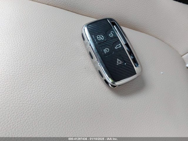 SADCJ2BN0HA099363 Jaguar F-pace 20d Premium