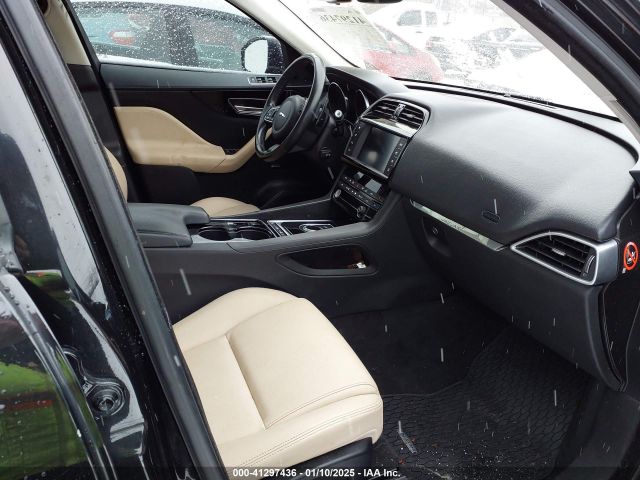 SADCJ2BN0HA099363 Jaguar F-pace 20d Premium