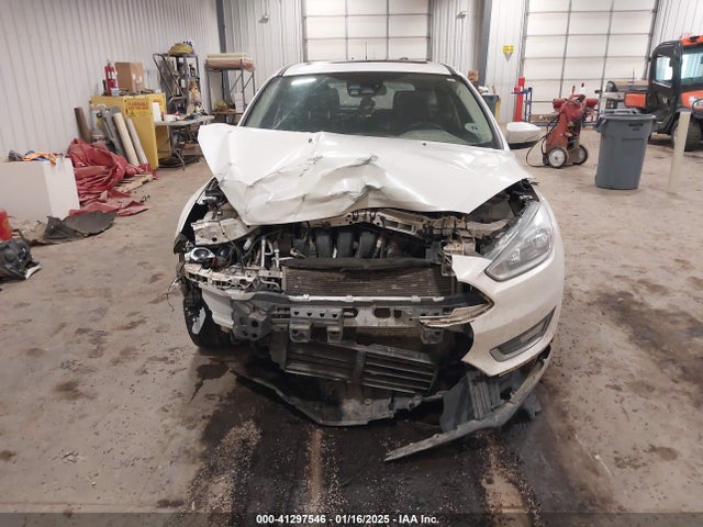 1FADP3N28HL347942 Ford Focus Titanium