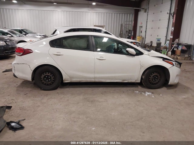 KIA FORTE LX 2017 3KPFK4A70HE075159 Image 13