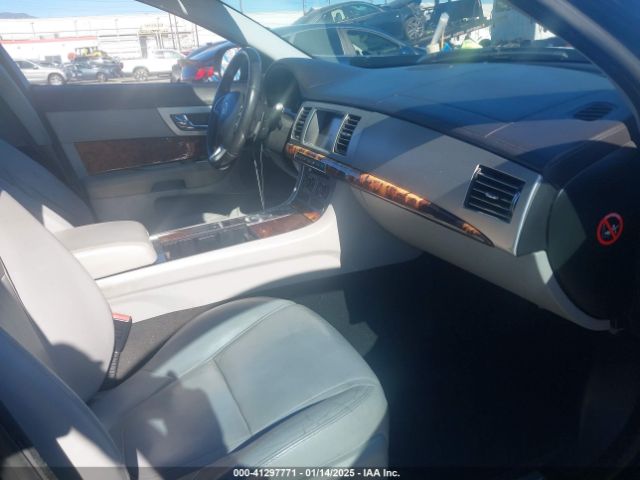 2012 JAGUAR XF SAJWA0FB5CLS28712 Photo 4