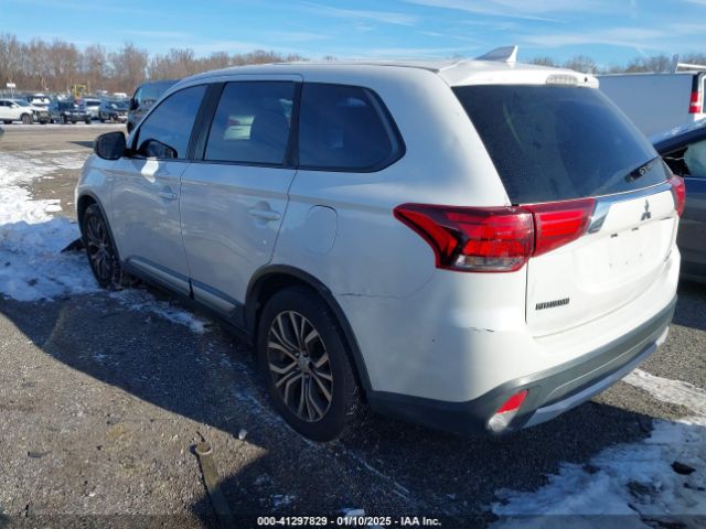JA4AD2A33HZ010519 Mitsubishi Outlander Es