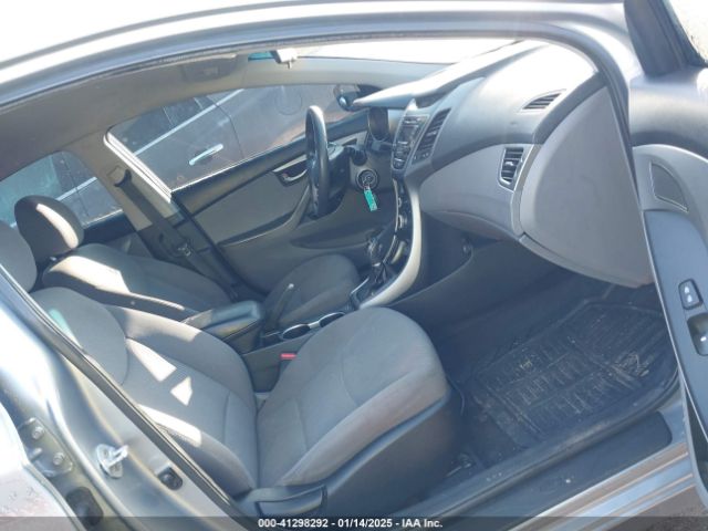 5NPDH4AE3FH567018 Hyundai ELANTRA SE