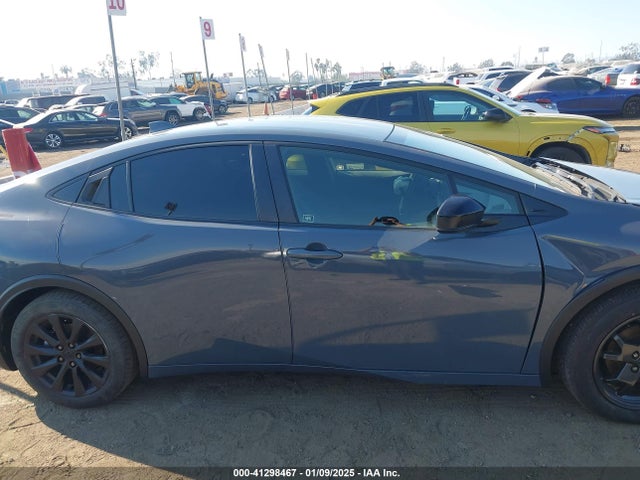 Toyota Prius Le 2024 JTDACAAU0R3033563 Image 12