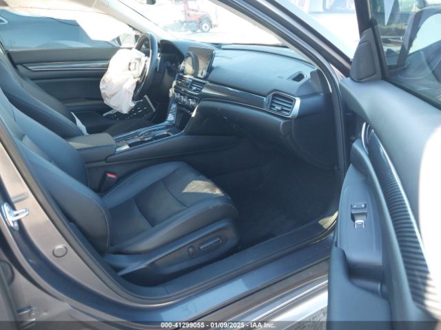 1HGCV3F97NA027866 Honda Accord Hybrid Touring