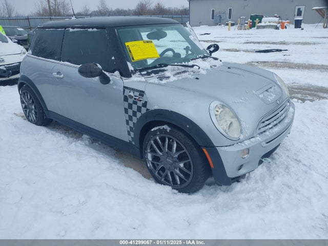 2006 MINI COOPER S WMWRE33586TL23444 Photo 0