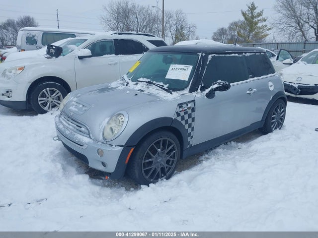 2006 MINI COOPER S WMWRE33586TL23444 Photo 1