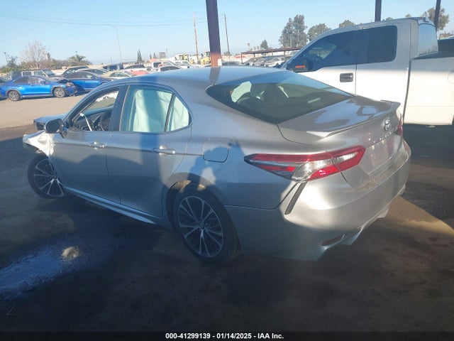4T1B11HK9JU068675 Toyota CAMRY SE