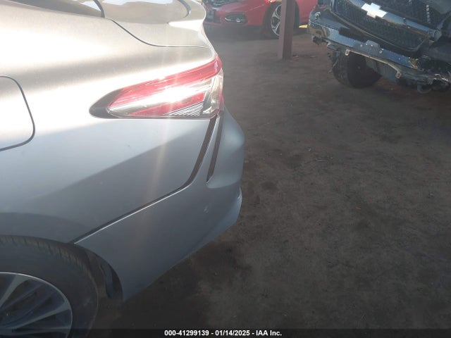 4T1B11HK9JU068675 Toyota CAMRY SE