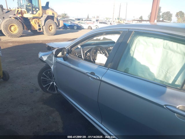 4T1B11HK9JU068675 Toyota CAMRY SE
