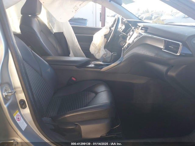 4T1B11HK9JU068675 Toyota CAMRY SE