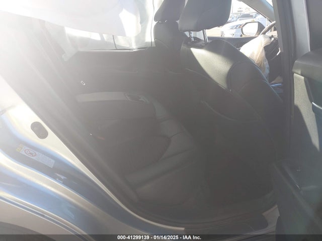 4T1B11HK9JU068675 Toyota CAMRY SE